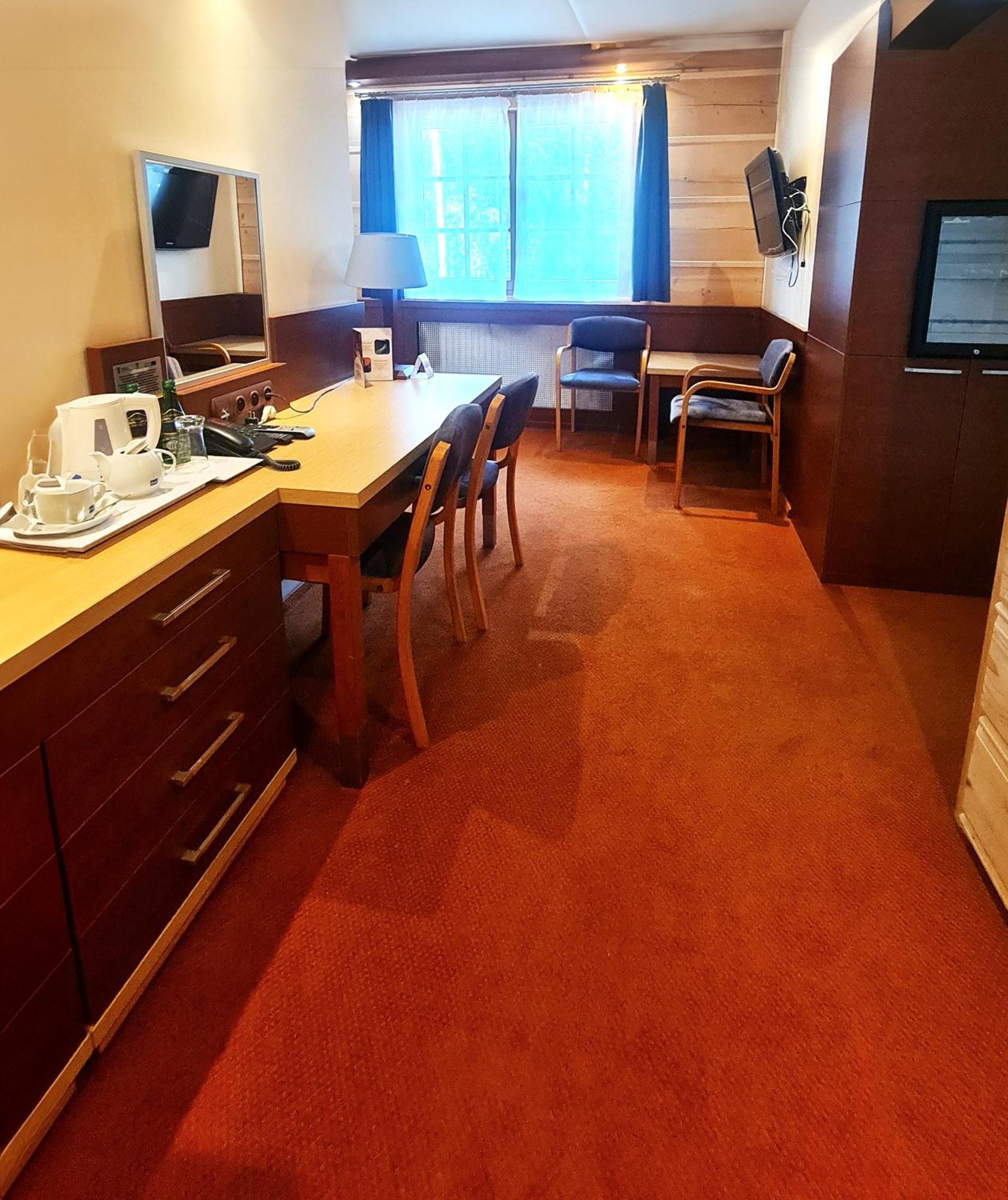 Hotel 365 Kielce Buitenkant foto