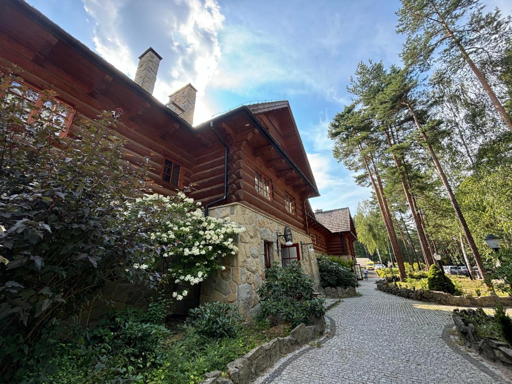 Hotel 365 Kielce Buitenkant foto