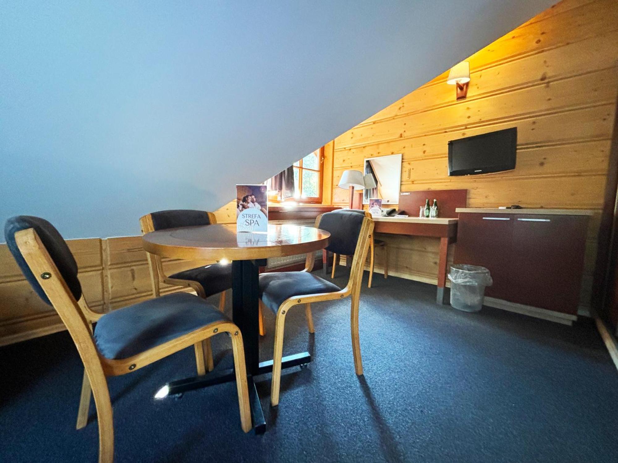 Hotel 365 Kielce Buitenkant foto